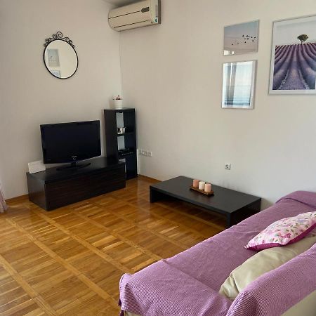 Apartment Iris & Elena Pinezici  Ngoại thất bức ảnh