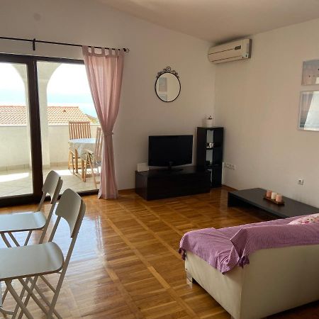 Apartment Iris & Elena Pinezici  Ngoại thất bức ảnh