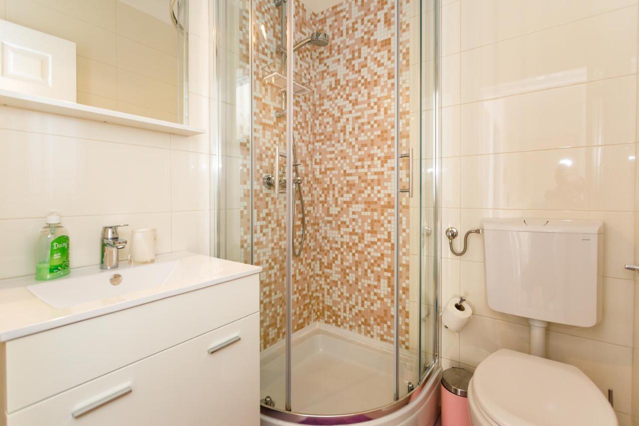 Apartment Iris & Elena Pinezici  Ngoại thất bức ảnh