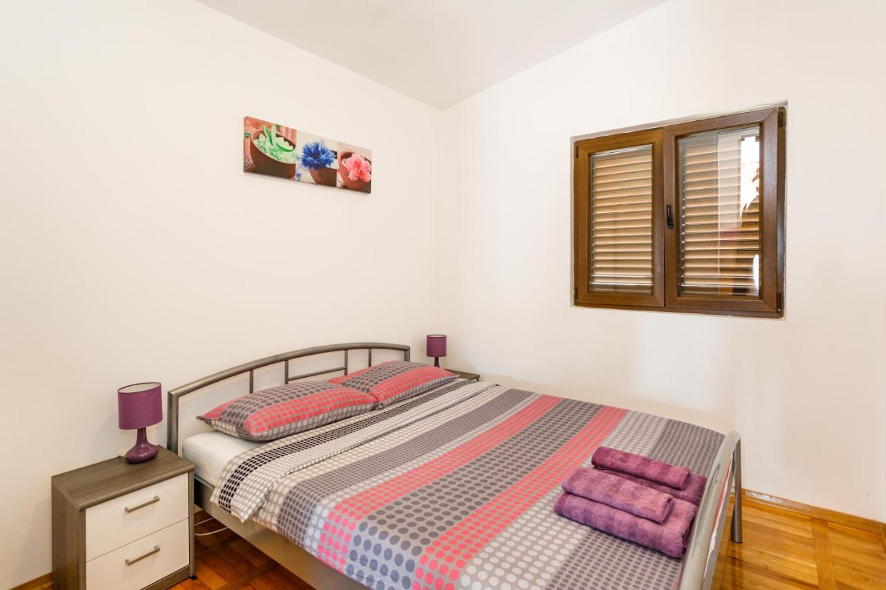Apartment Iris & Elena Pinezici  Ngoại thất bức ảnh