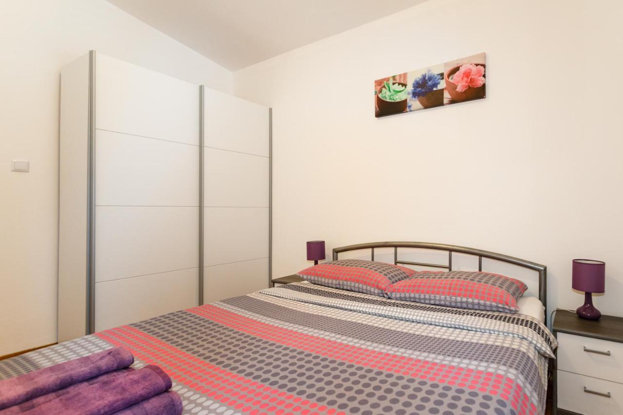 Apartment Iris & Elena Pinezici  Ngoại thất bức ảnh
