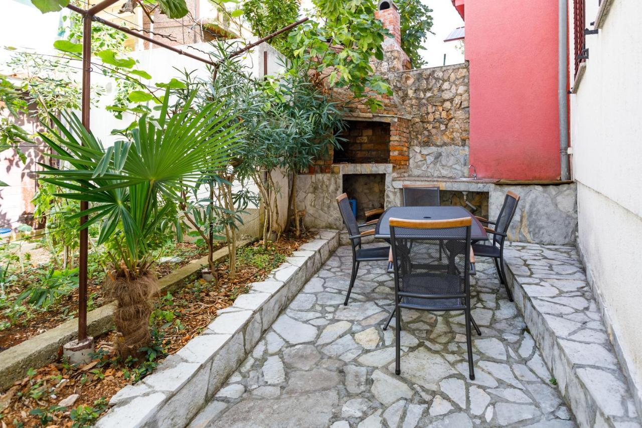 Apartment Iris & Elena Pinezici  Ngoại thất bức ảnh