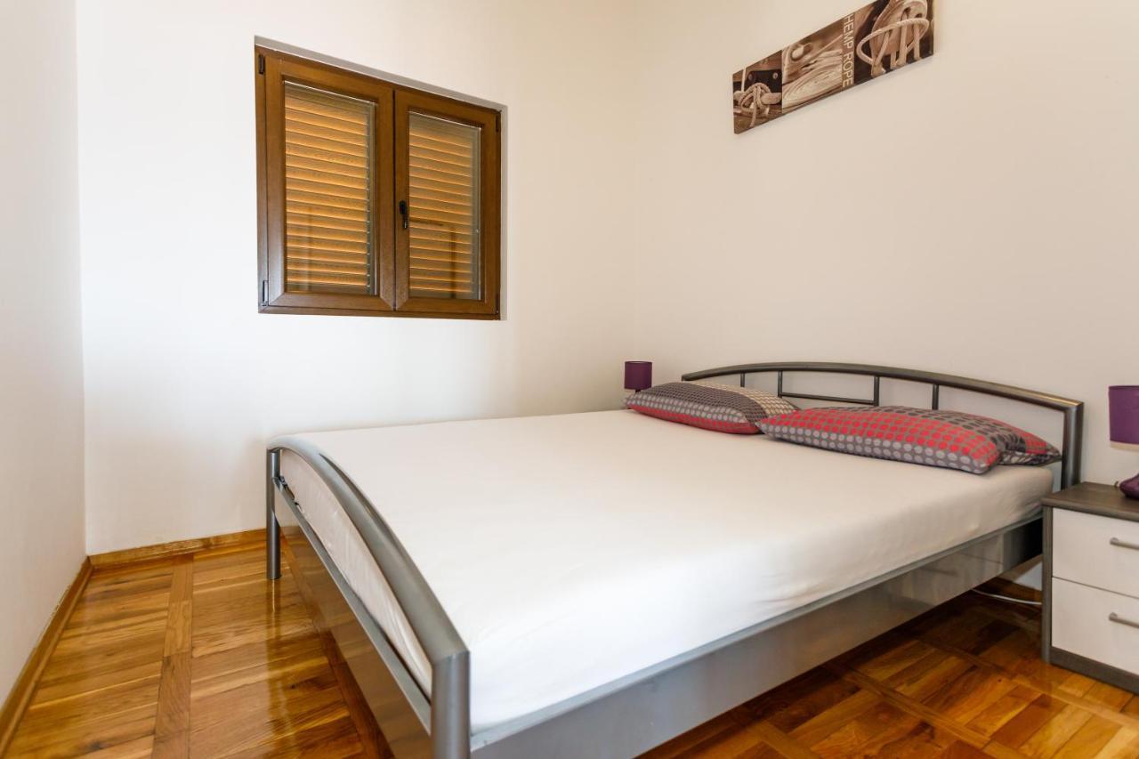 Apartment Iris & Elena Pinezici  Ngoại thất bức ảnh