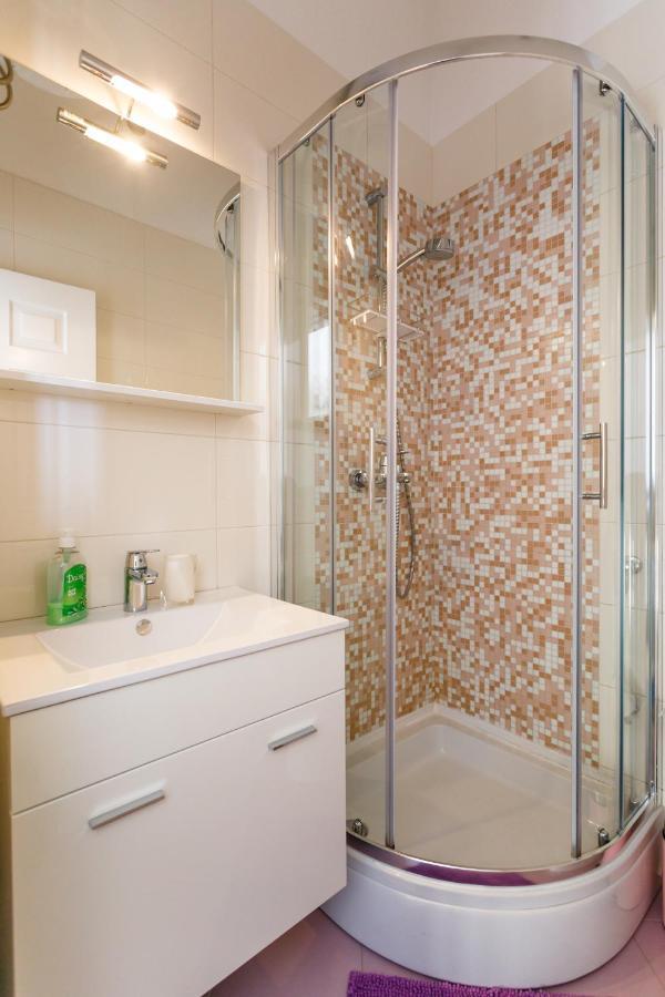 Apartment Iris & Elena Pinezici  Ngoại thất bức ảnh