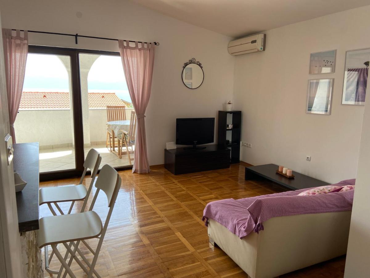 Apartment Iris & Elena Pinezici  Ngoại thất bức ảnh